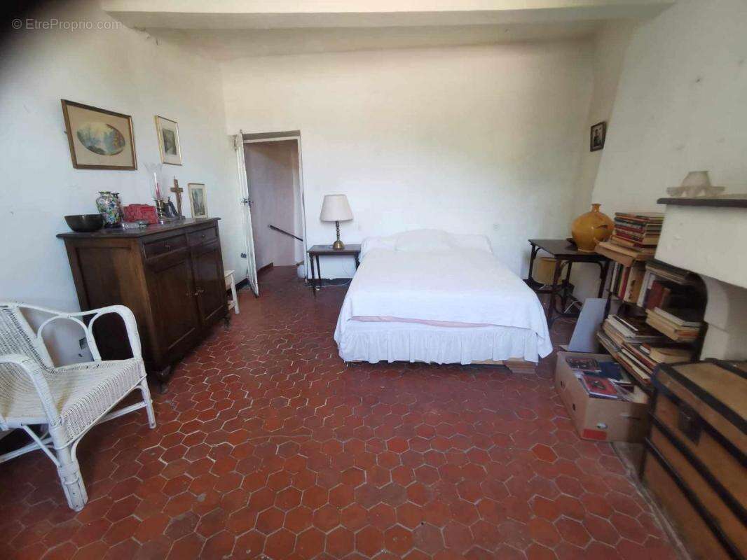 MOUSTIERS -SAINTE-MARIE  Maison de 6 pièces, 4 chambres,139m² - photo 10