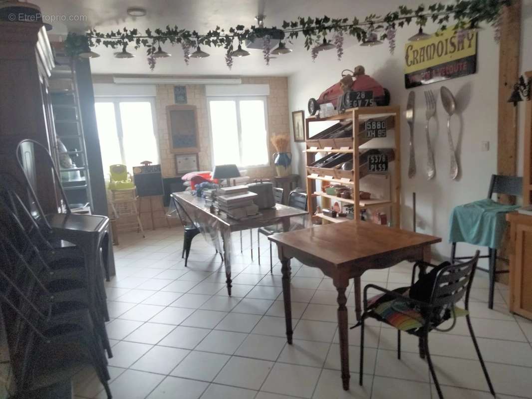 Commerce à EPLESSIER