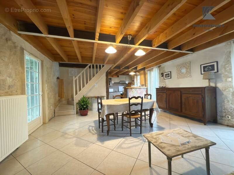 Maison à MONTAZEAU