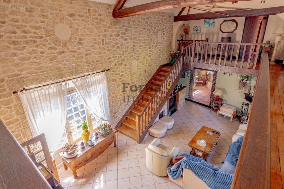 Maison à CHERISY
