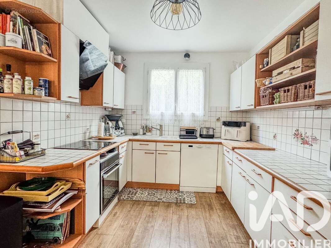 Maison 145 m² à Villeneuve-Le-Comte  - photo 4