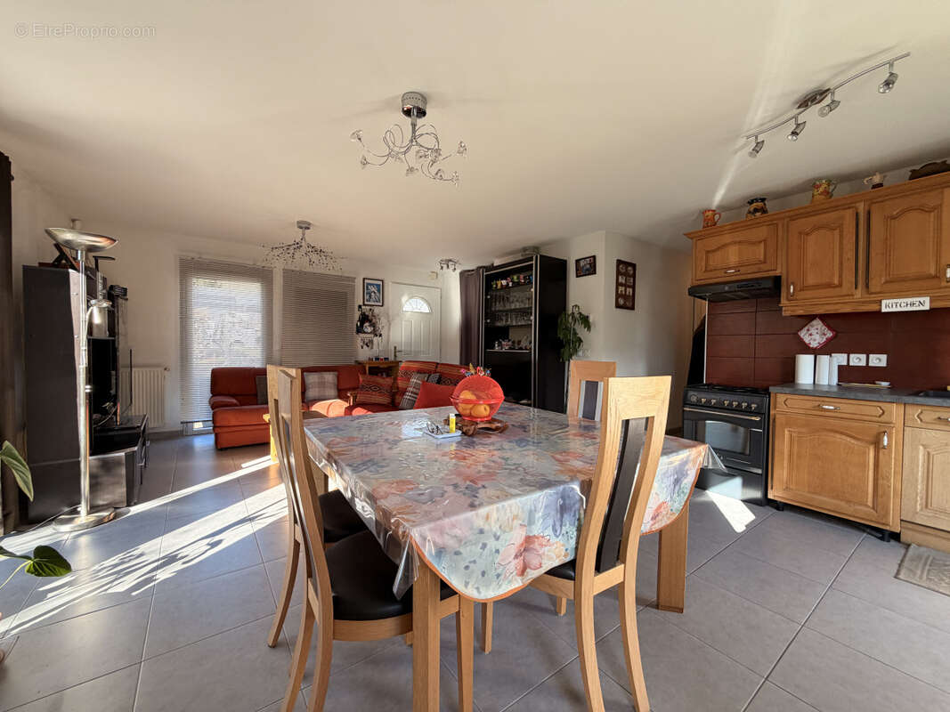 Maison à GILLY-SUR-ISERE