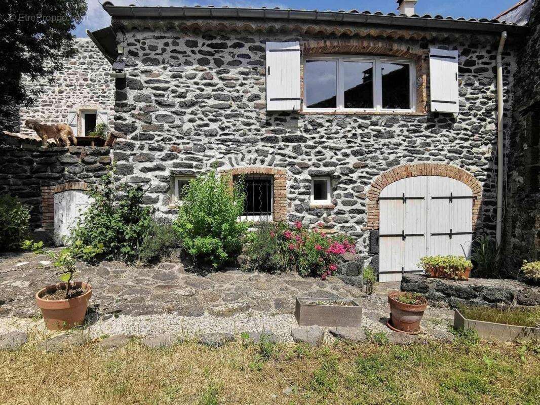 Maison à SAINT-VINCENT-DE-BARRES