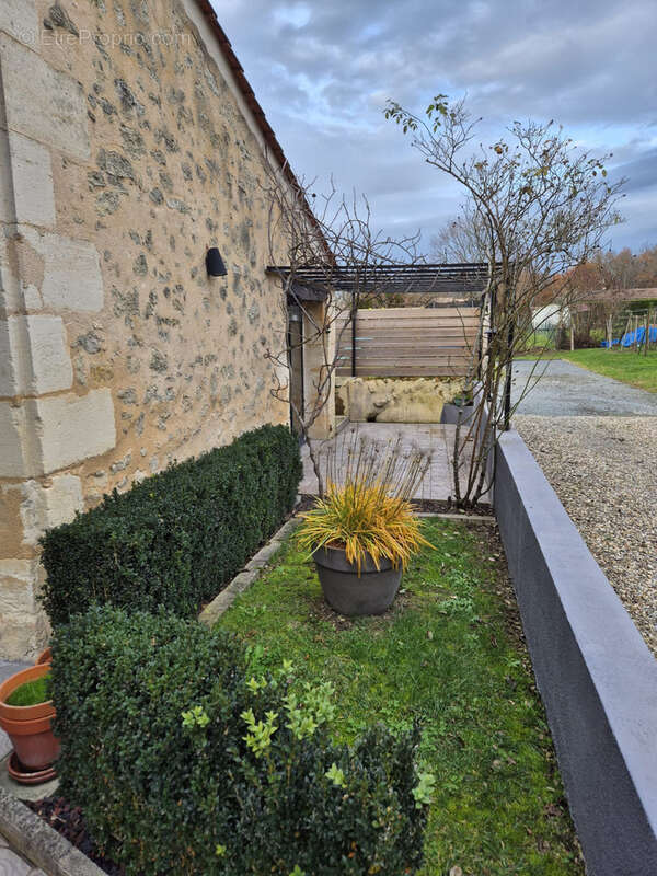 Maison à BELLEBAT