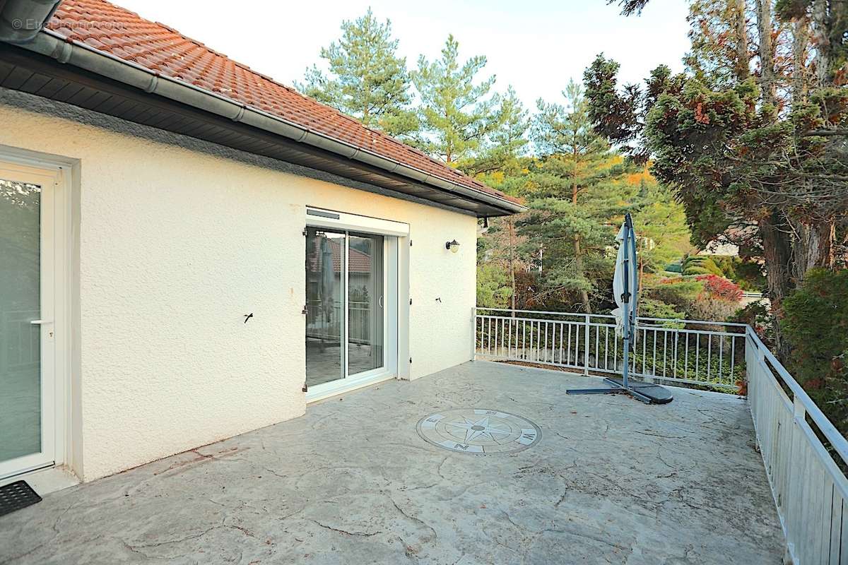 Maison sur 1200m2 de terrain - photo 7