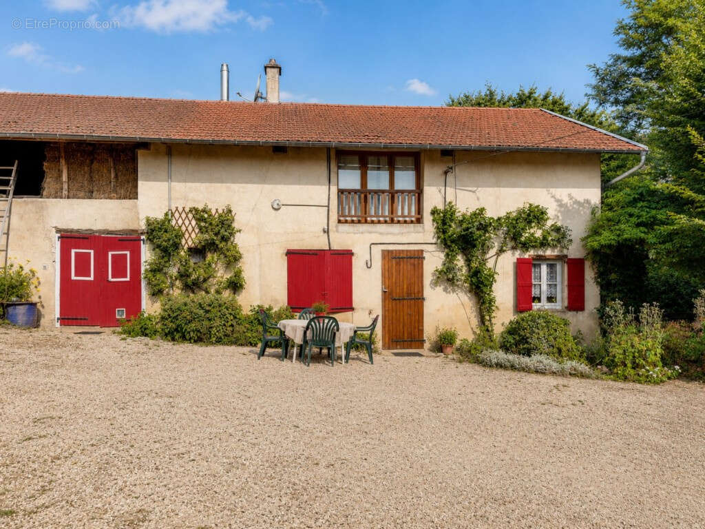 01160 LA TRANCLIÈRE   Propriété de 8 Ha - 1 ferme d’habitation - 1 gîte - 1 hangar   1 pièce d’eau - photo 5