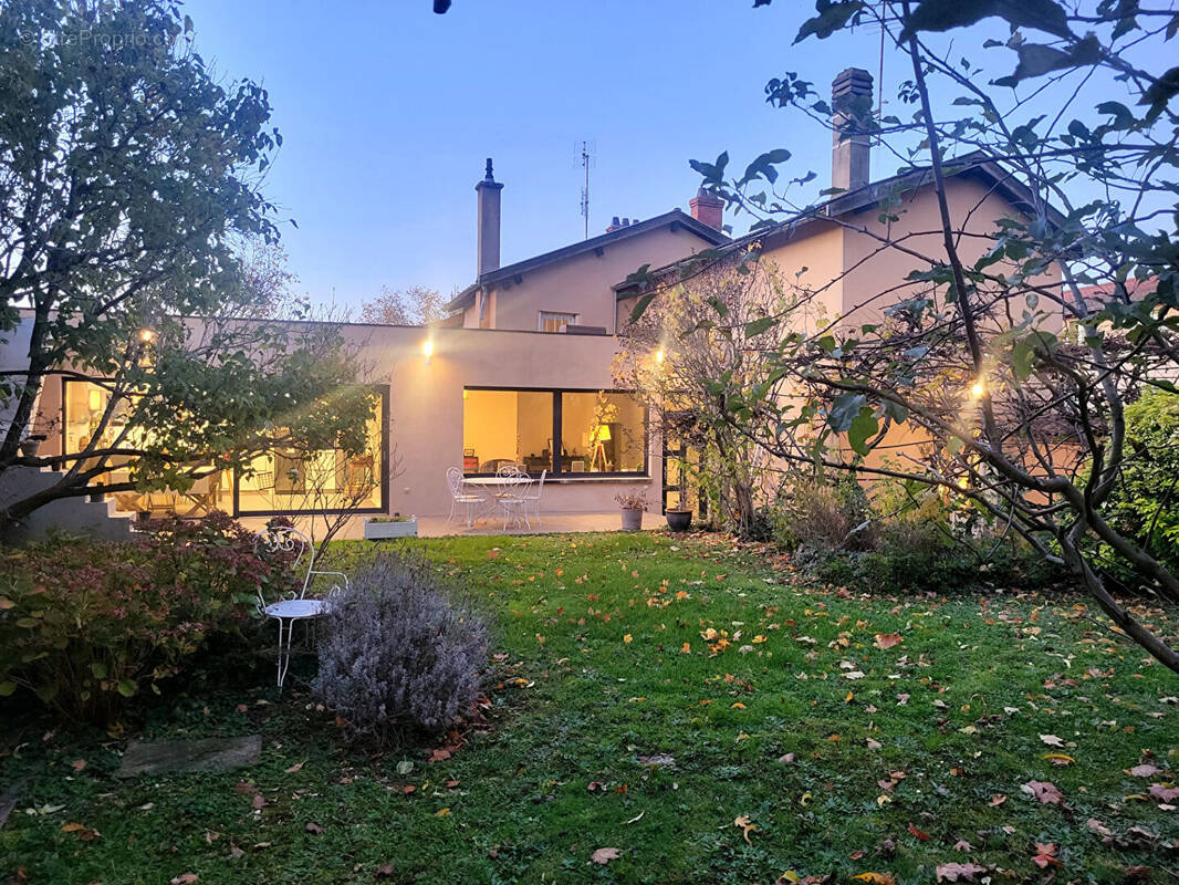 Maison à GENAY