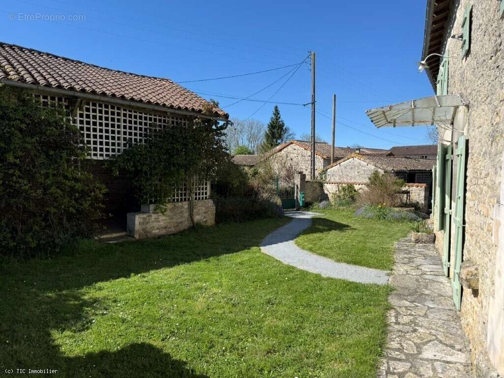 Maison à VILLEFAGNAN