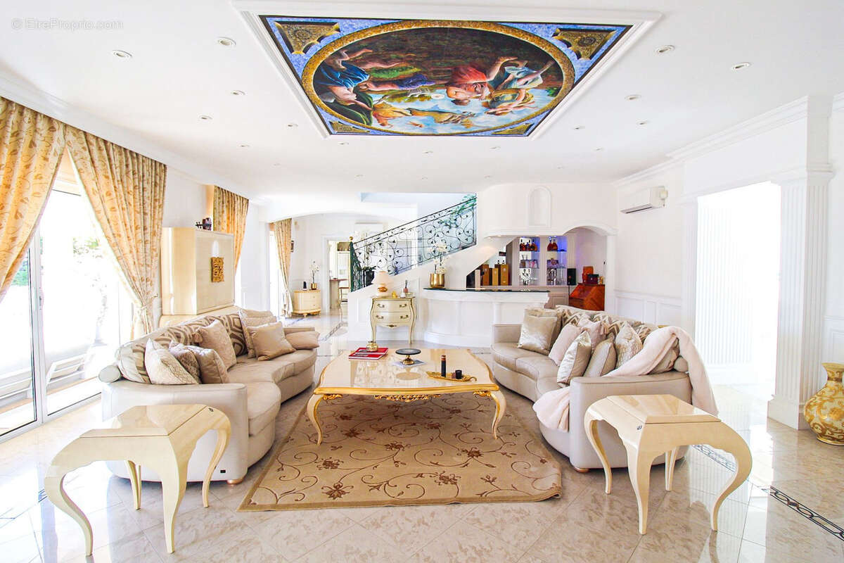 Villa de prestige aux prestations exceptionnelles   250 m2 habitables sur 2 750 m2 de terrain - photo 4