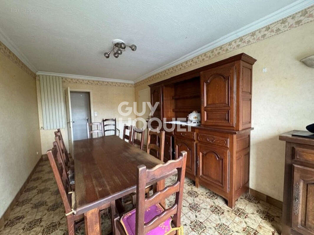 Maison à MONTGENOST