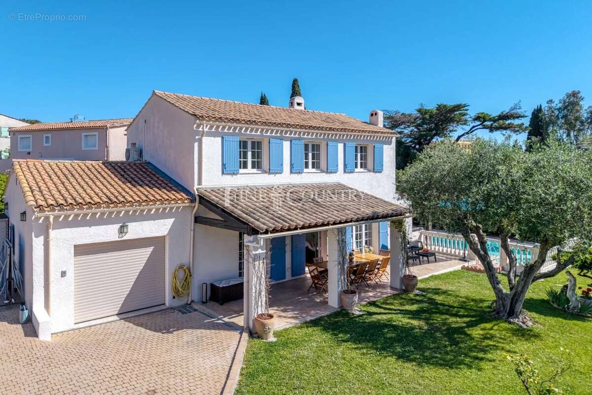 Maison à LA ROQUETTE-SUR-SIAGNE