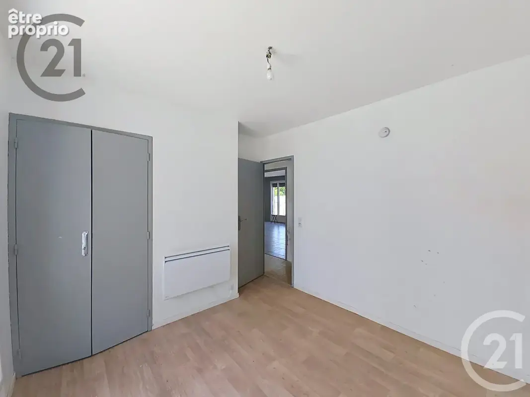 Maison 87 m² à Saint-Just-Sauvage  - photo 9