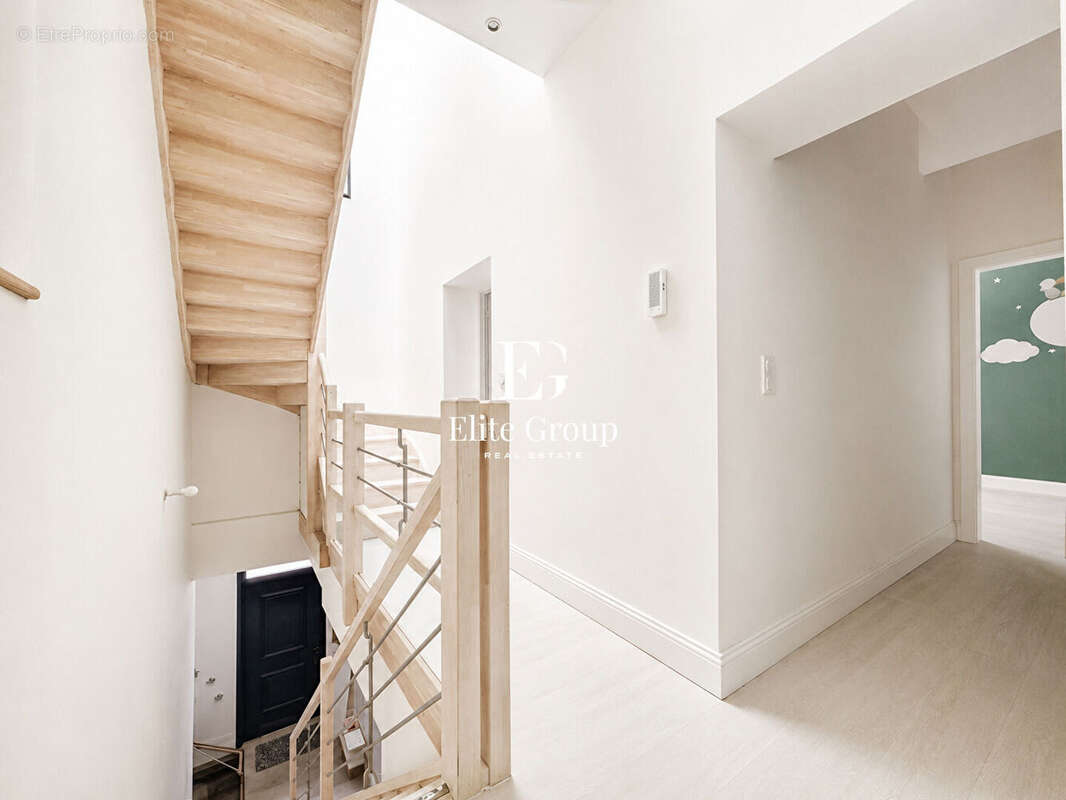 Élégant appartement esprit maison de ville avec terrasse sur les toits - photo 10