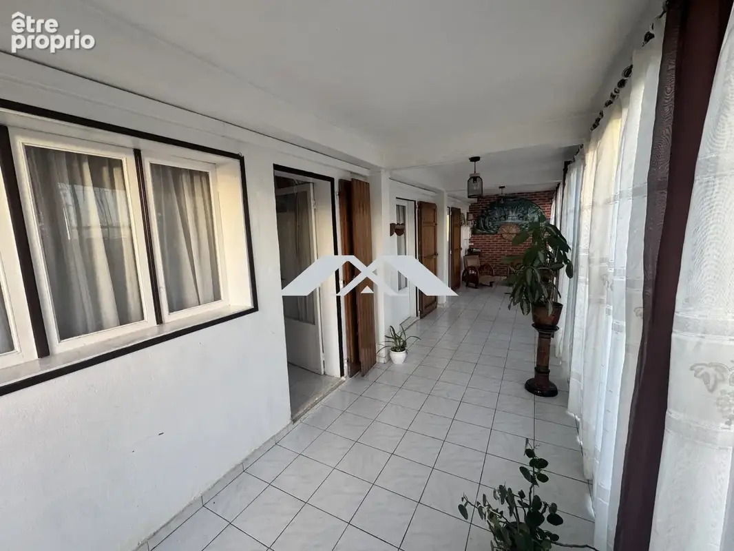 Maison 170 m² à Petite-Ile  - photo 4