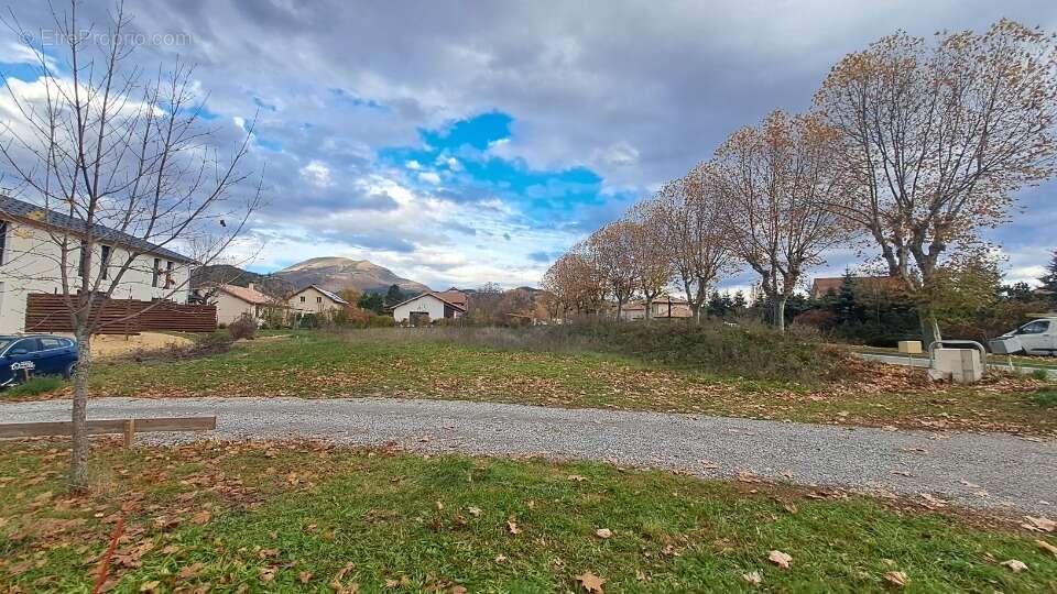 Terrain à LA ROCHE-DES-ARNAUDS