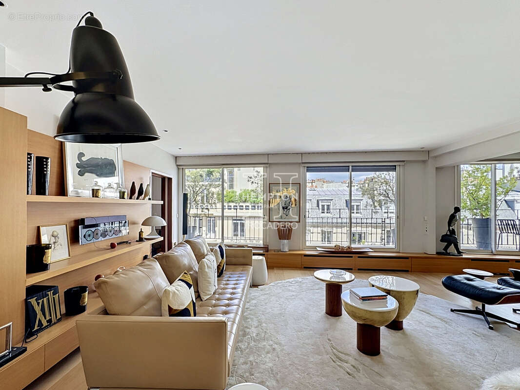 Appartement à PARIS-16E