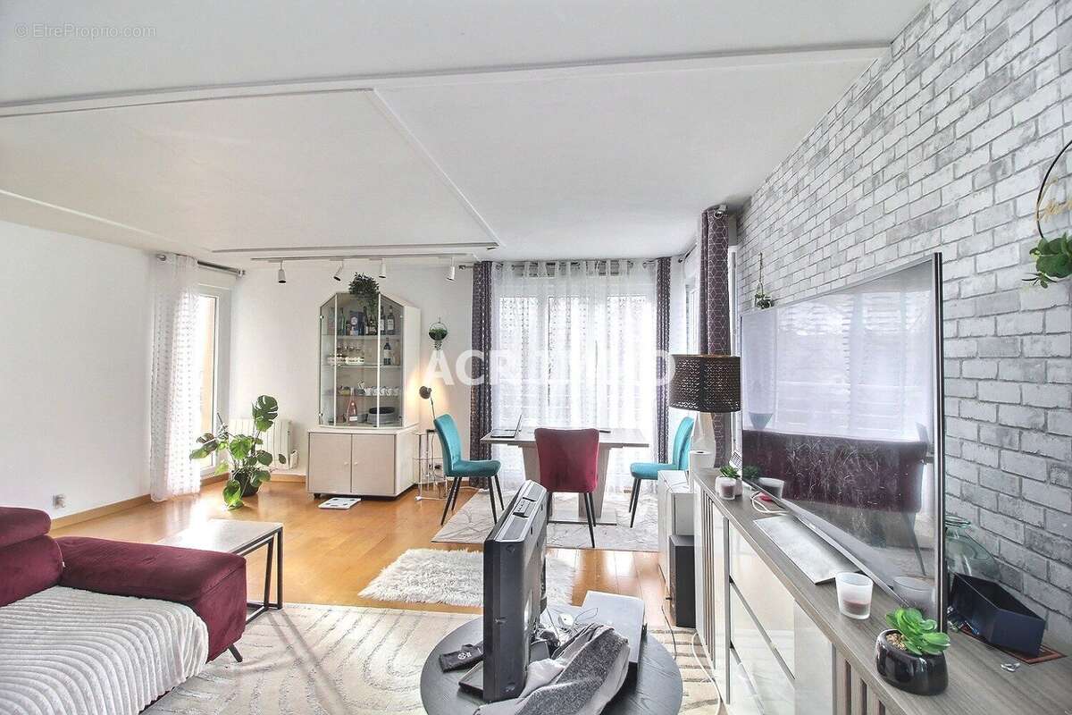 Appartement à CHANTELOUP-LES-VIGNES