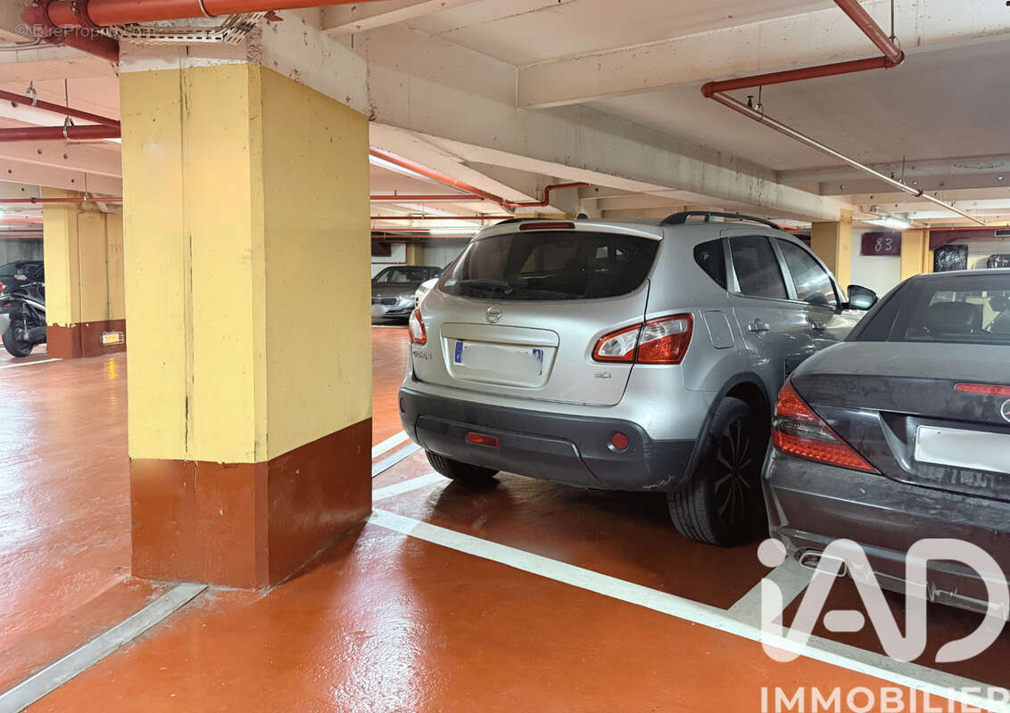 Photo 2 - Parking à PARIS-8E