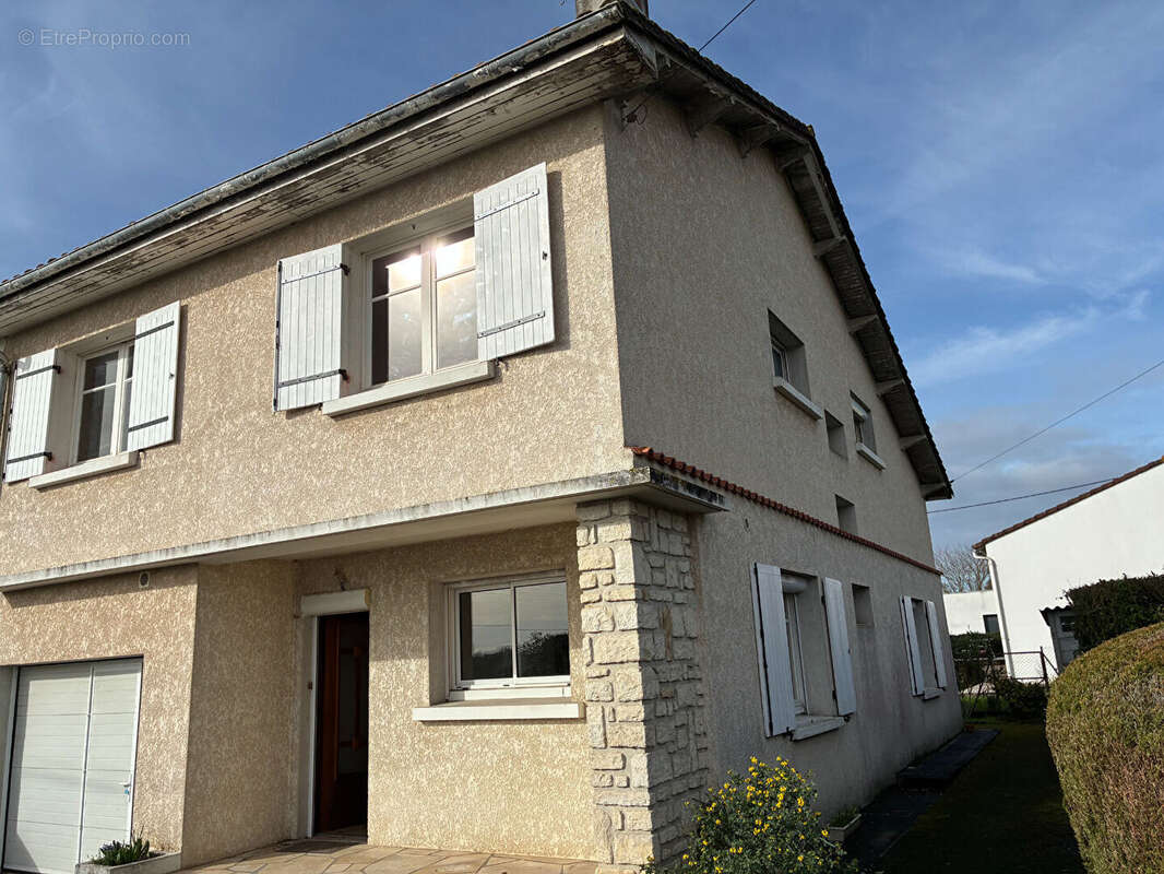 Maison à SAINTES