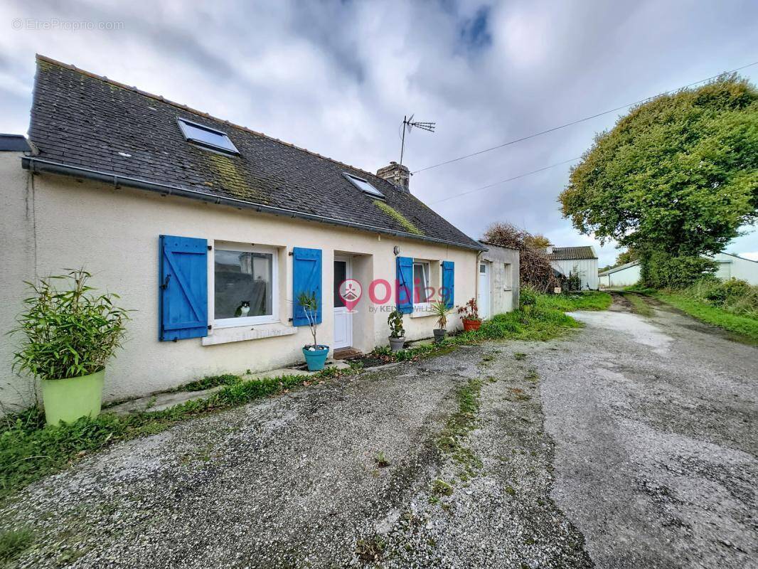 Maison à CHATEAUNEUF-DU-FAOU