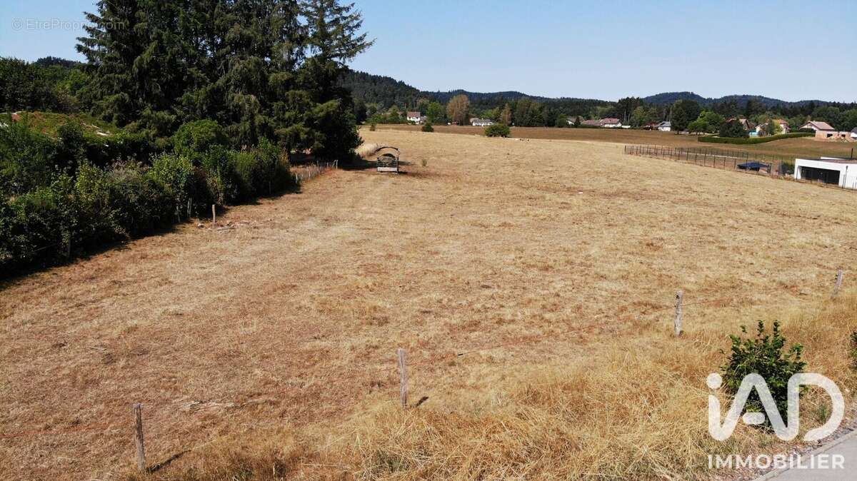 Terrain 2116 m² à La Salle  - photo 4