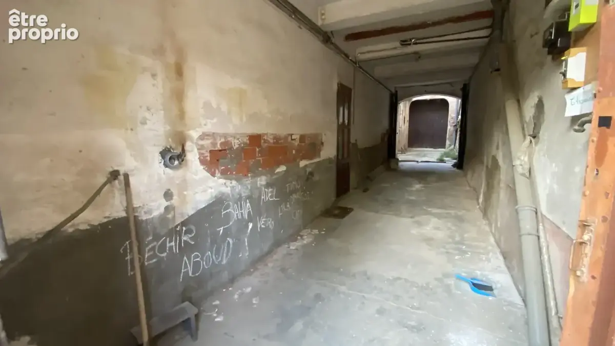 A vendre maison à rénover de 164 m2 avec cour et dépendances à Quarante   fort potentiel de division - photo 2