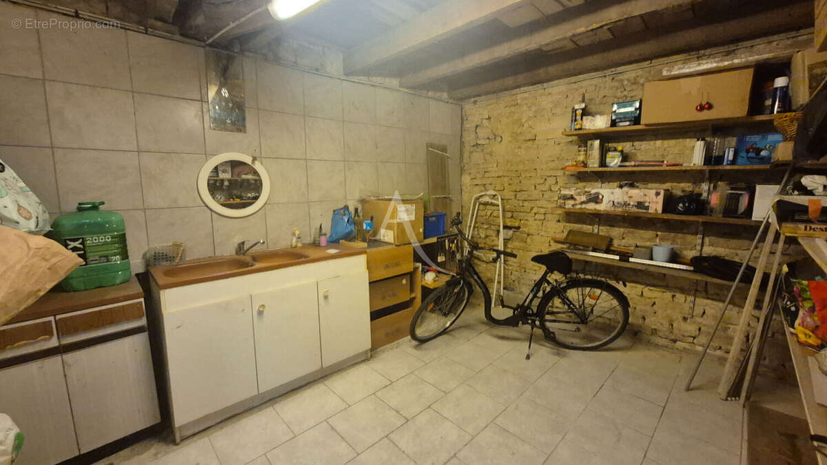 Maison Asnières La Giraud 157 m², jardin et dépendances - photo 14