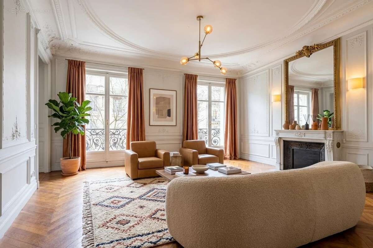 Appartement à PARIS-7E