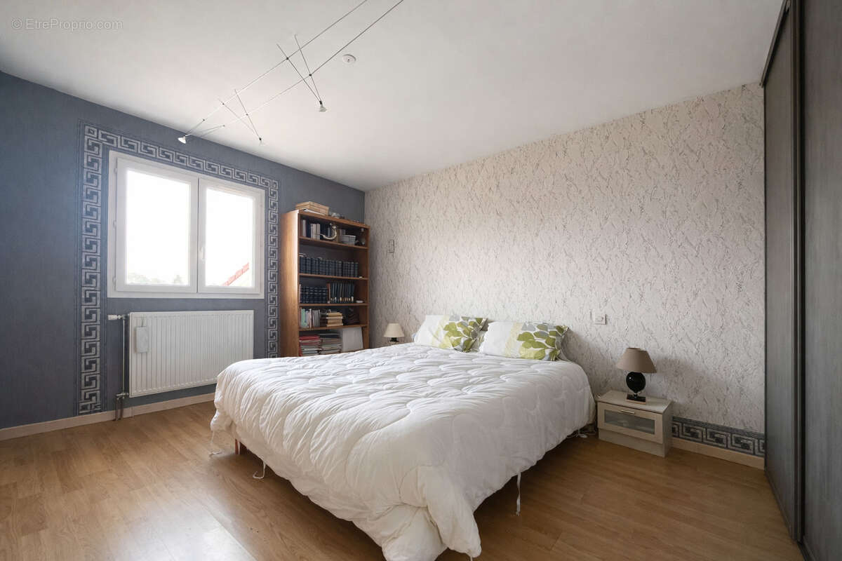 Maison à GREZIEU-LA-VARENNE