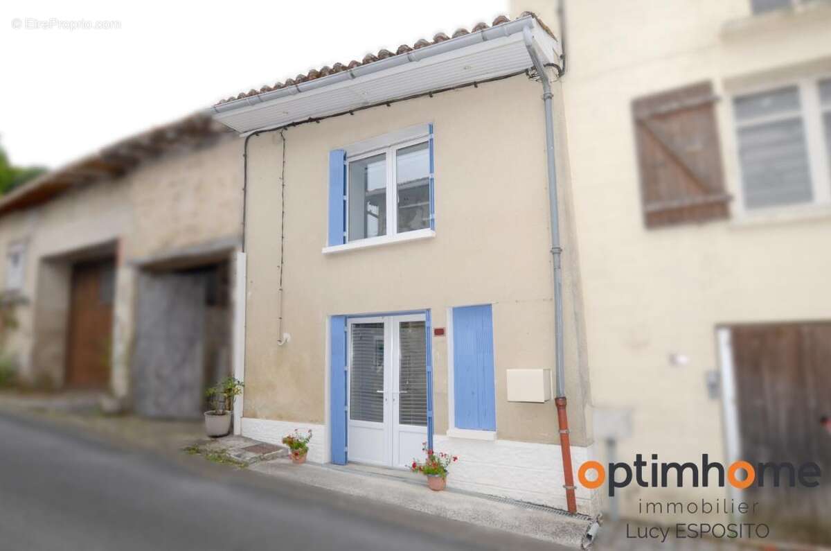  Charmante maison de village aux volets bleus au cœur d'Alloue !  - photo 2