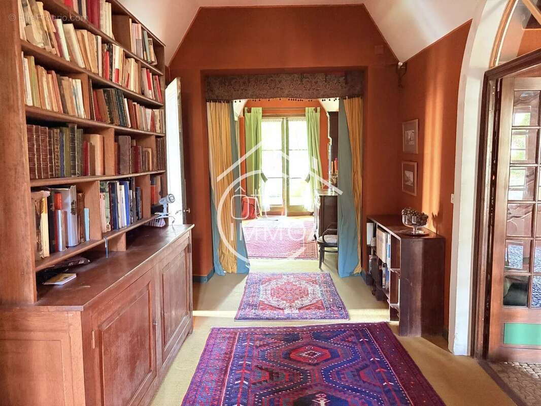 BERGERAC : Manoir atypique 17 pièces de 570m² avec dépendances - photo 8