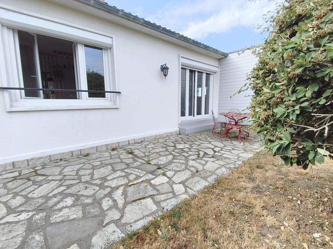 Maison renovee 4 chambres et double garage - photo 18