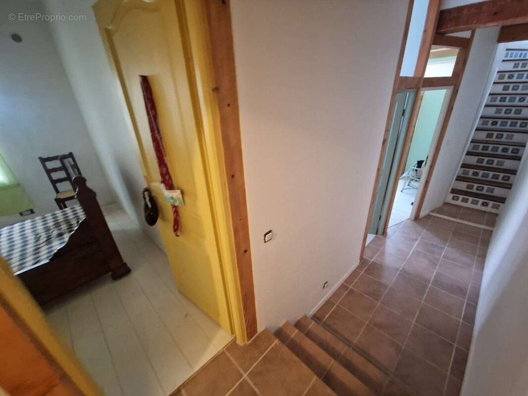 CORBIERES - Maison de village en pierre de type 4 avec terrasse - photo 17