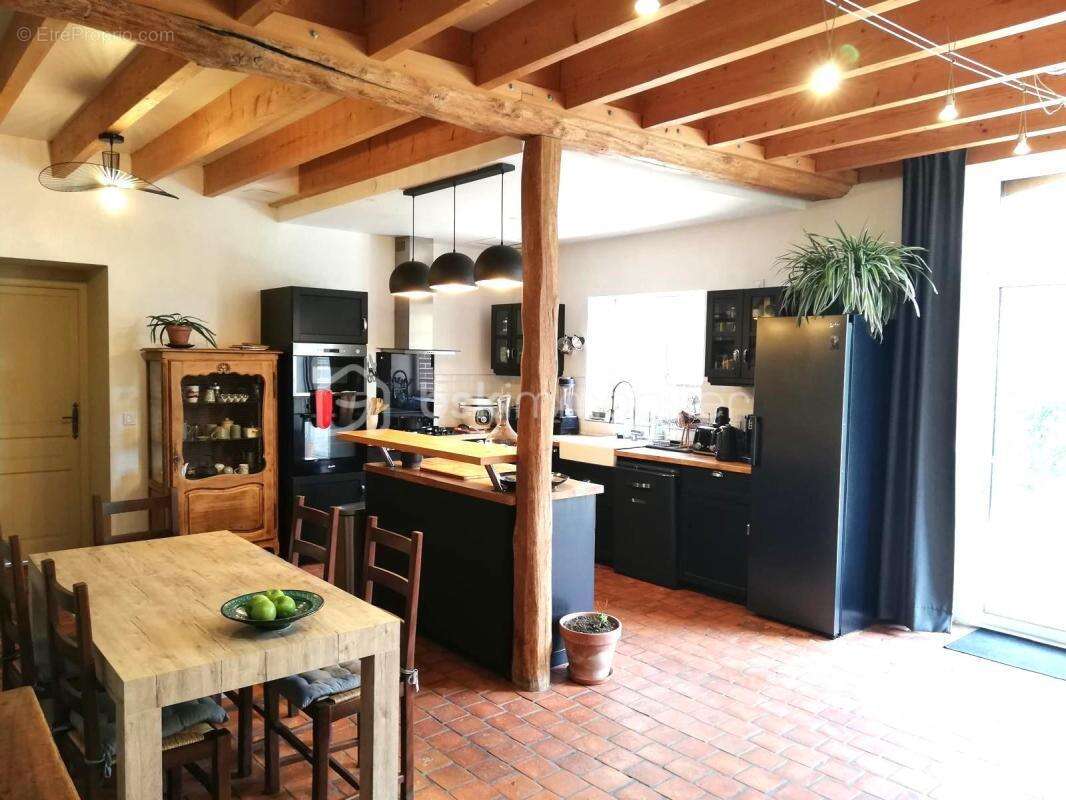 Maison à FLEURY-LA-VALLEE