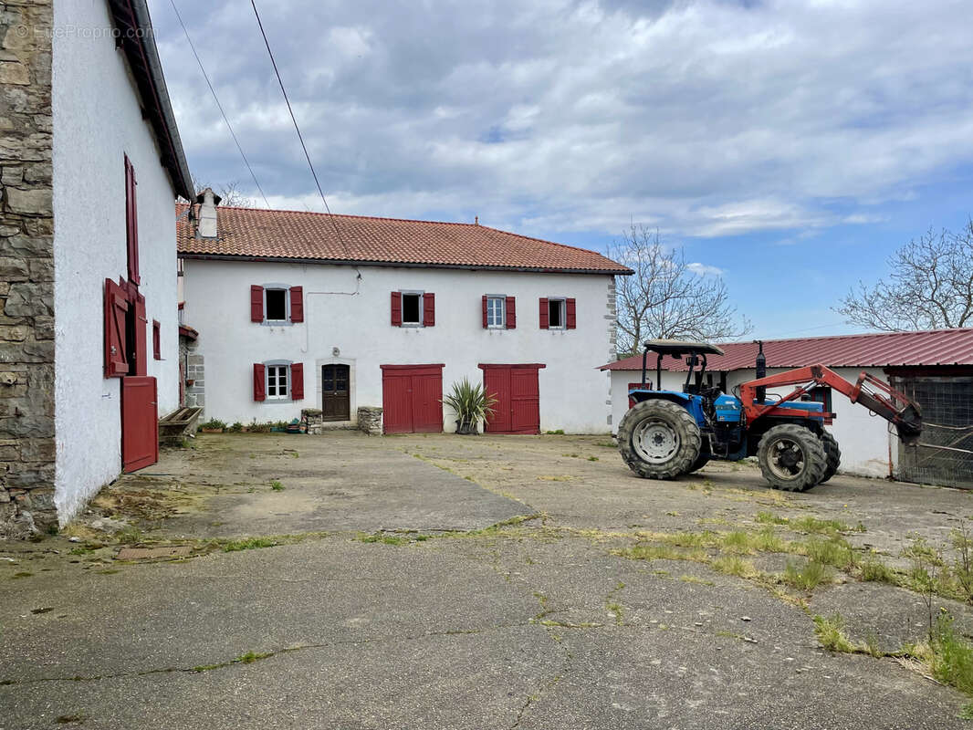 Maison à LOHITZUN-OYHERCQ