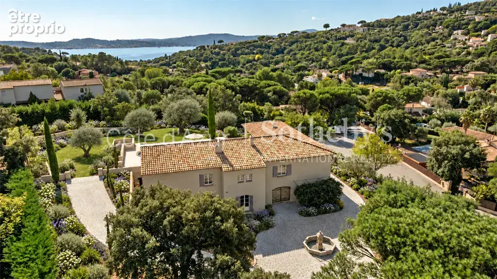 Sainte-Maxime, propriété provençale de 400 m² avec piscine et parc paysager - photo 1