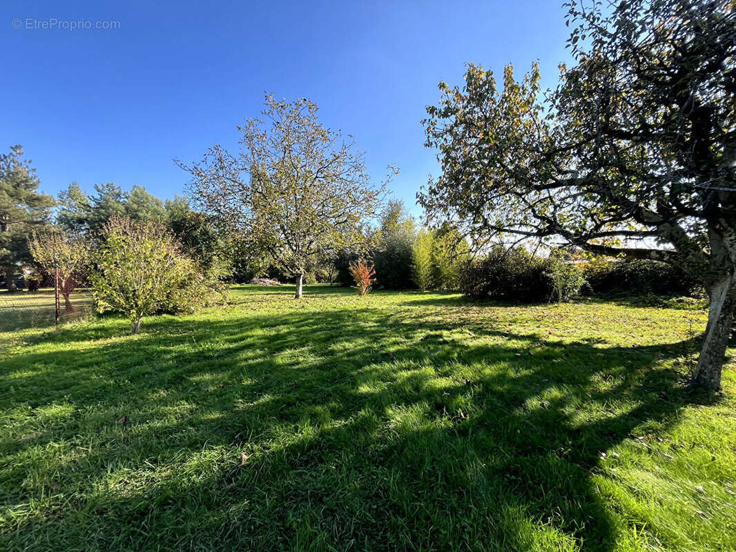 Située à Castelmoron-sur-Lot, au coeur d'un quartier calme et recherché, cette agréable maison de plain-pied offre une surface h - photo 13
