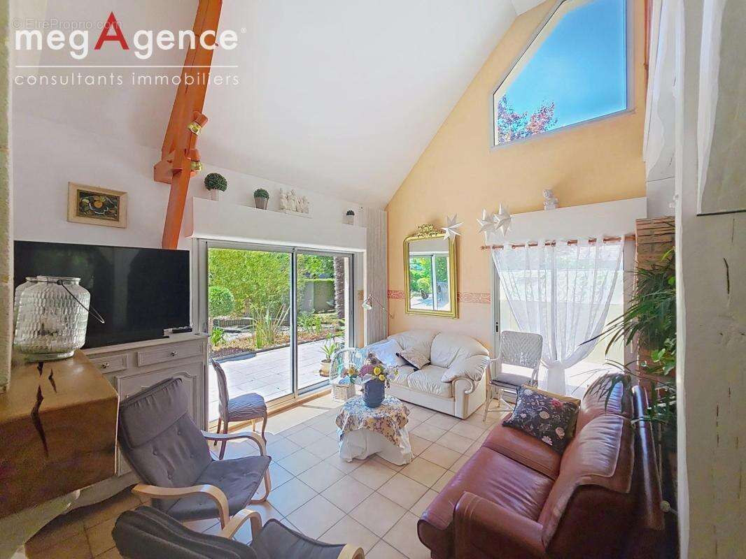 Maison familiale avec studio indépendant – Cadre privilégié à Ifs Bourg - photo 3