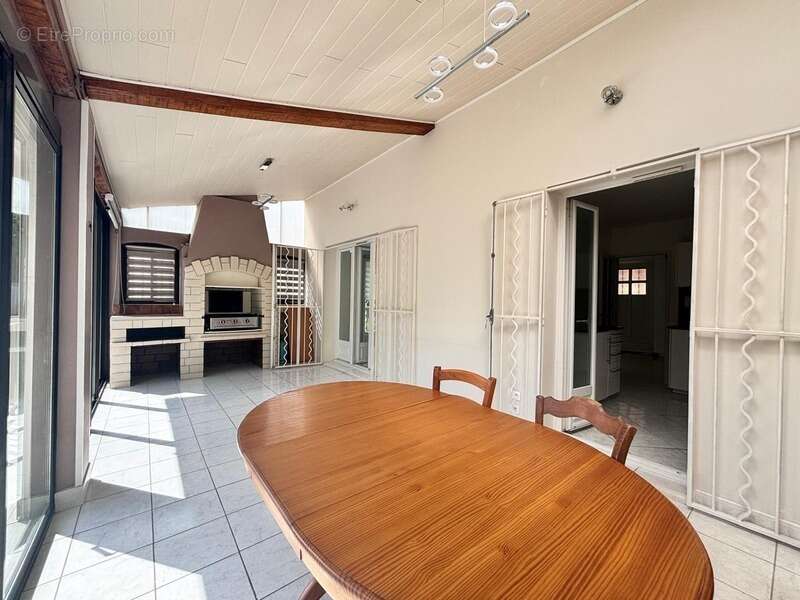 JUVIGNAC – Villa familiale avec T2 indépendant, jardin et piscine - photo 10