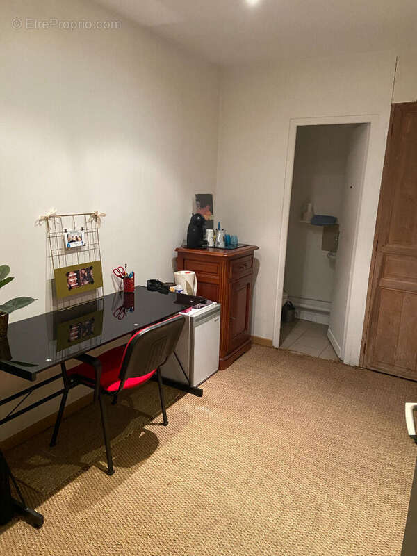 Très belle affaire pour cette boutique de vêtement en centre ville Vendôme.. - photo 6