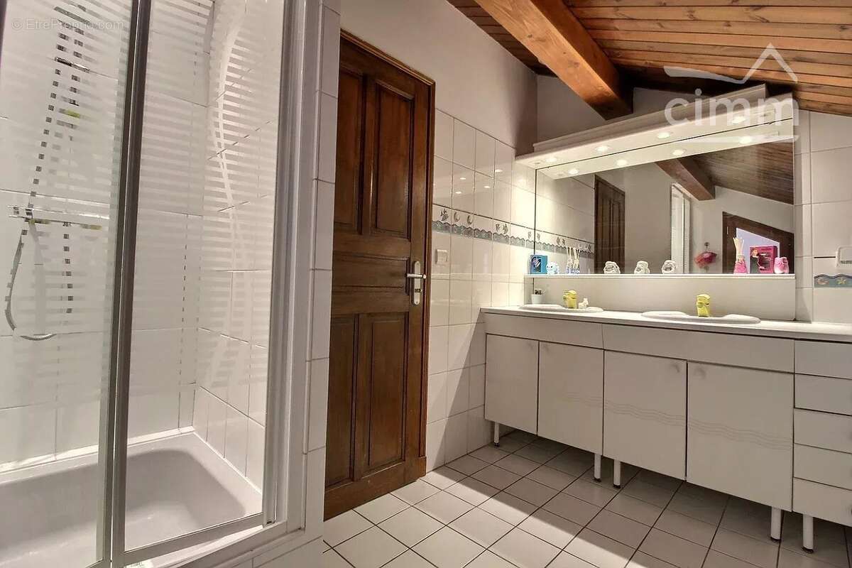 Maison à SAINT-VINCENT-DE-MERCUZE