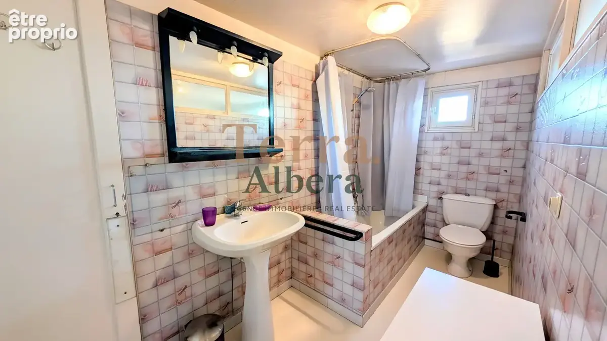 Saint-Genis-Des-Fontaines - Villa de 308 m2 avec 3 Appartements - photo 23
