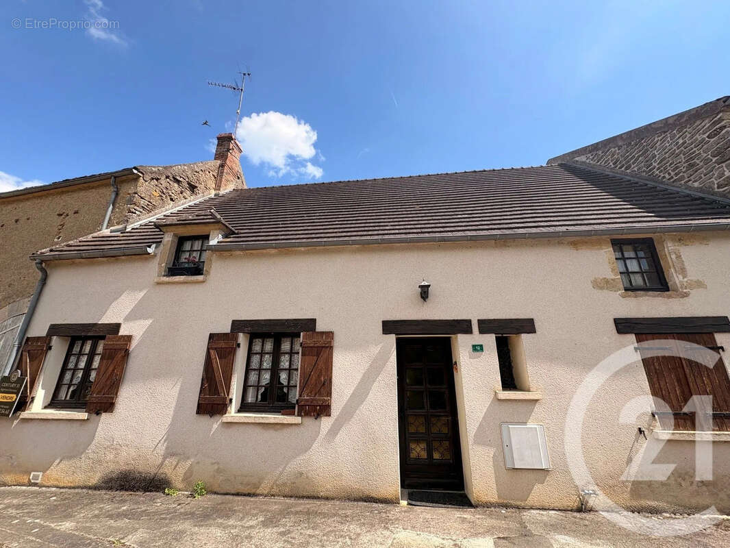 Maison à COURCELLES