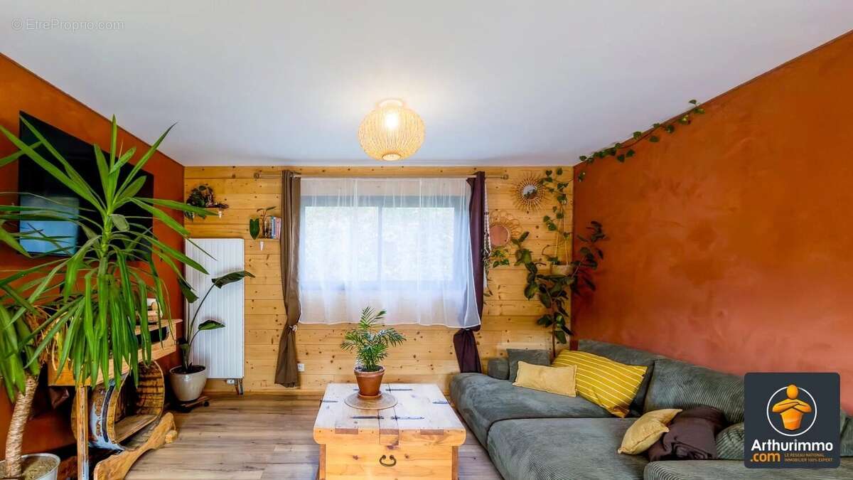 Maison à LE CRESTET