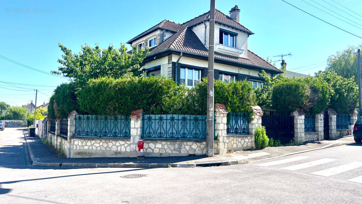 Maison à MORANGIS