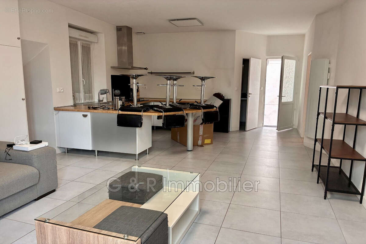 Appartement à LA BOUILLADISSE