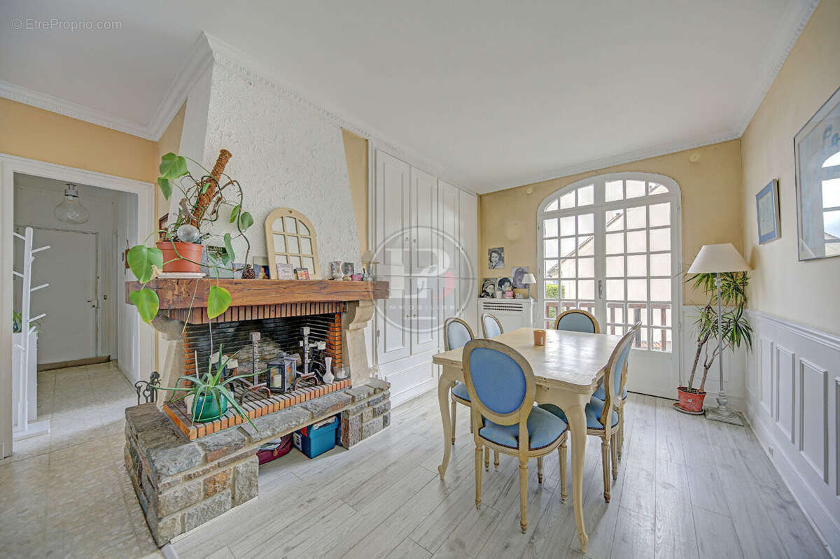 Appartement à MAREIL-MARLY