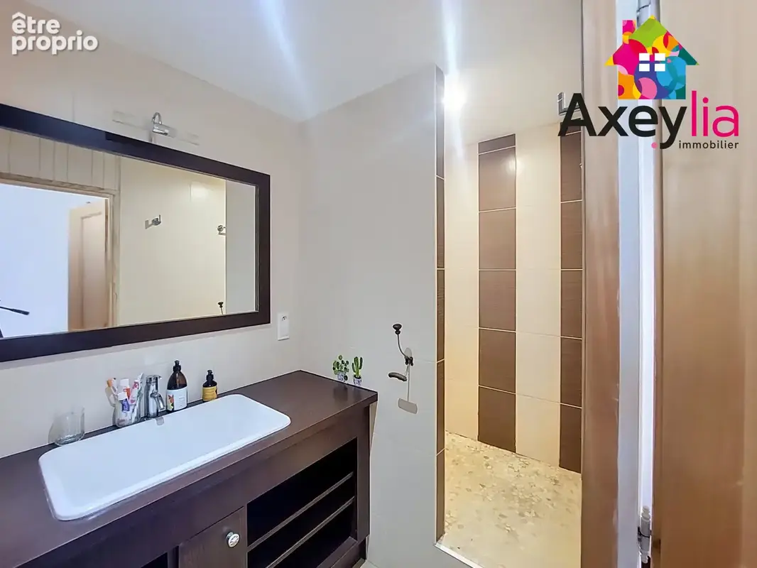 A vendre- secteur iguerande - maison familiale avec piscine - photo 12