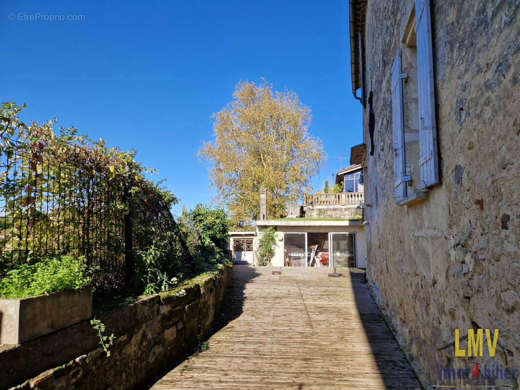 Maison à RAUZAN