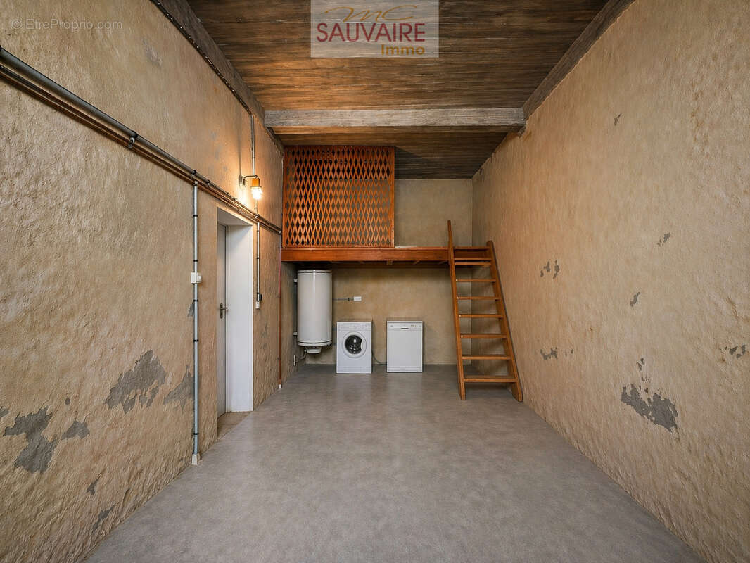 Maison à SAINT-LAURENT-DE-LA-SALANQUE